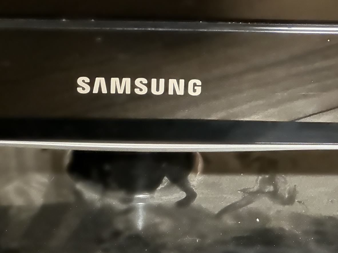 Samsung 40” 1080p HD TV with remote - photo 2