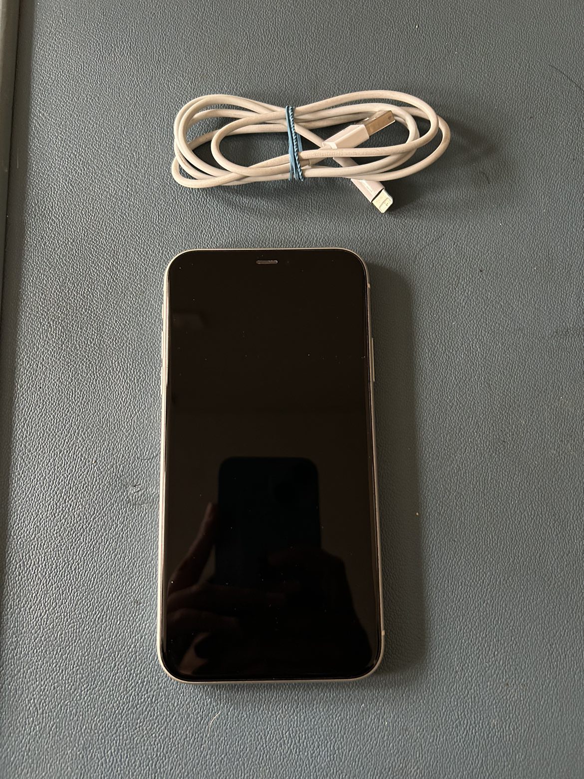 Iphone 11 - White 128GB Unlocked - photo 2