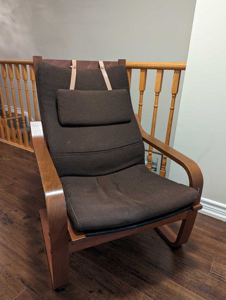 Lounge arm chair with solid wood frame and cushion. - photo 2