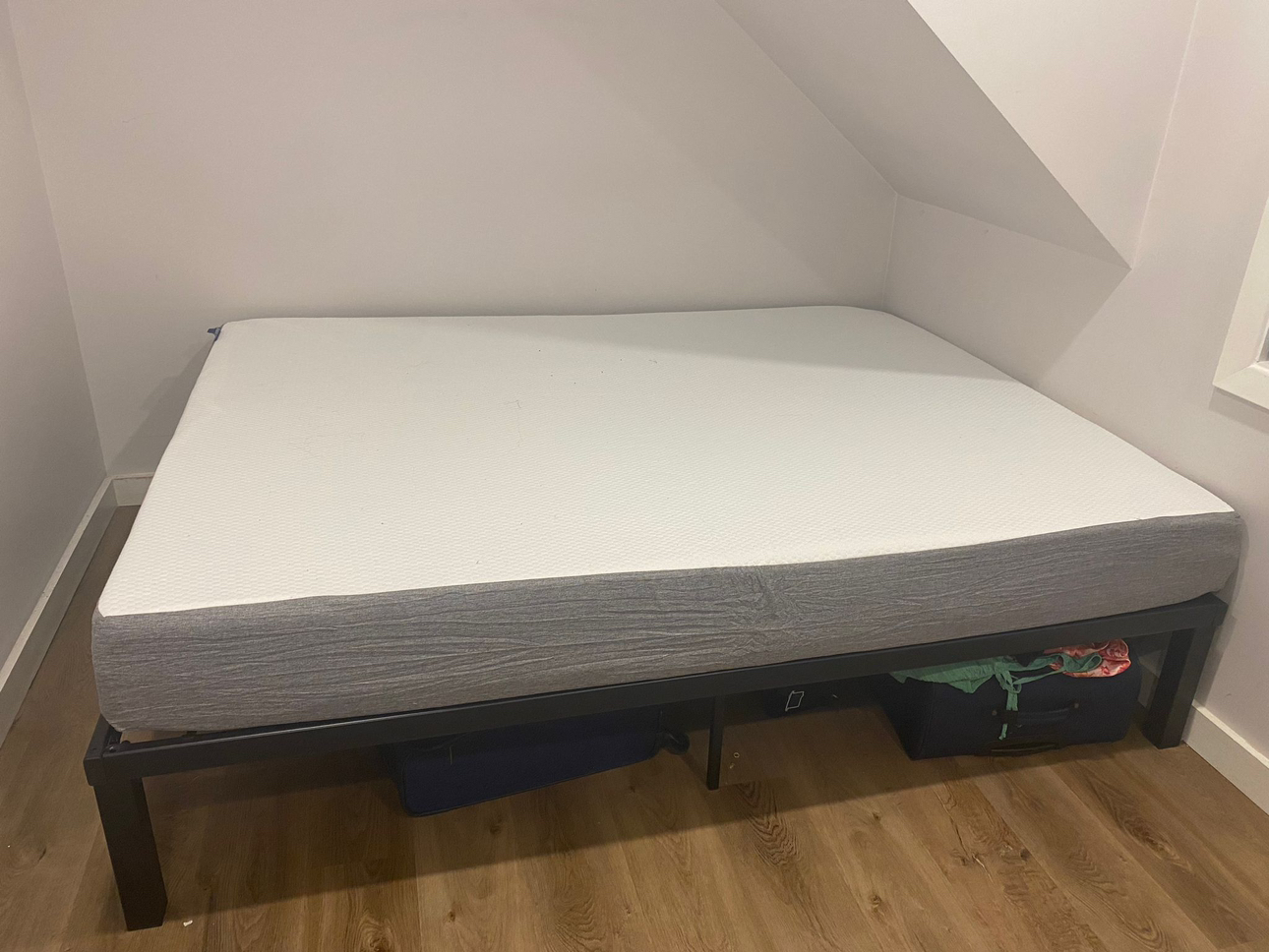 Mattress and black frame - photo 2