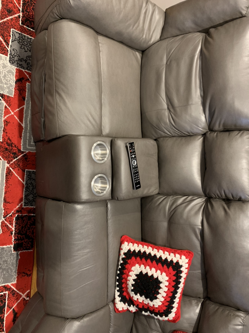 3 pc leather couch ( negotiable ) image indicator(6)