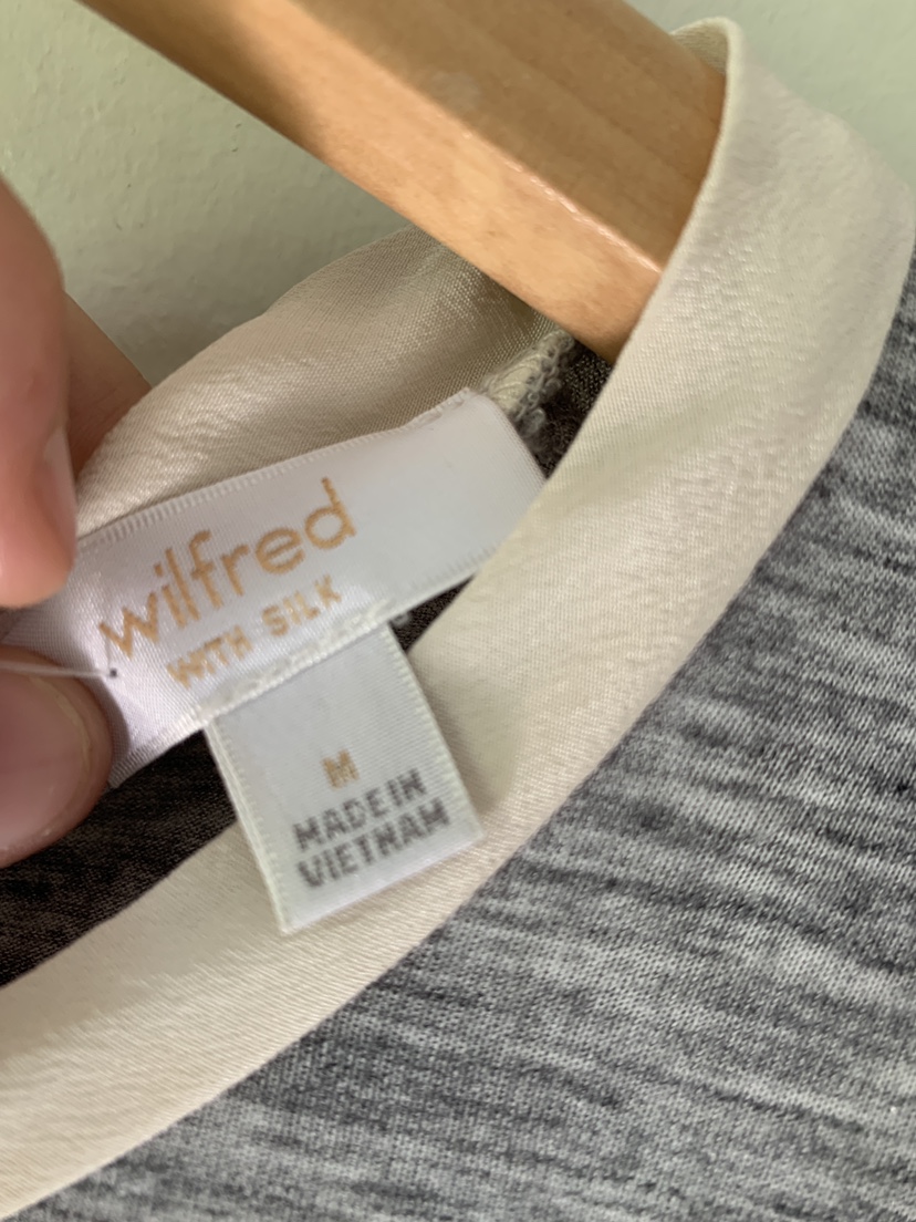 Aritzia Wilfred silk top image indicator(2)