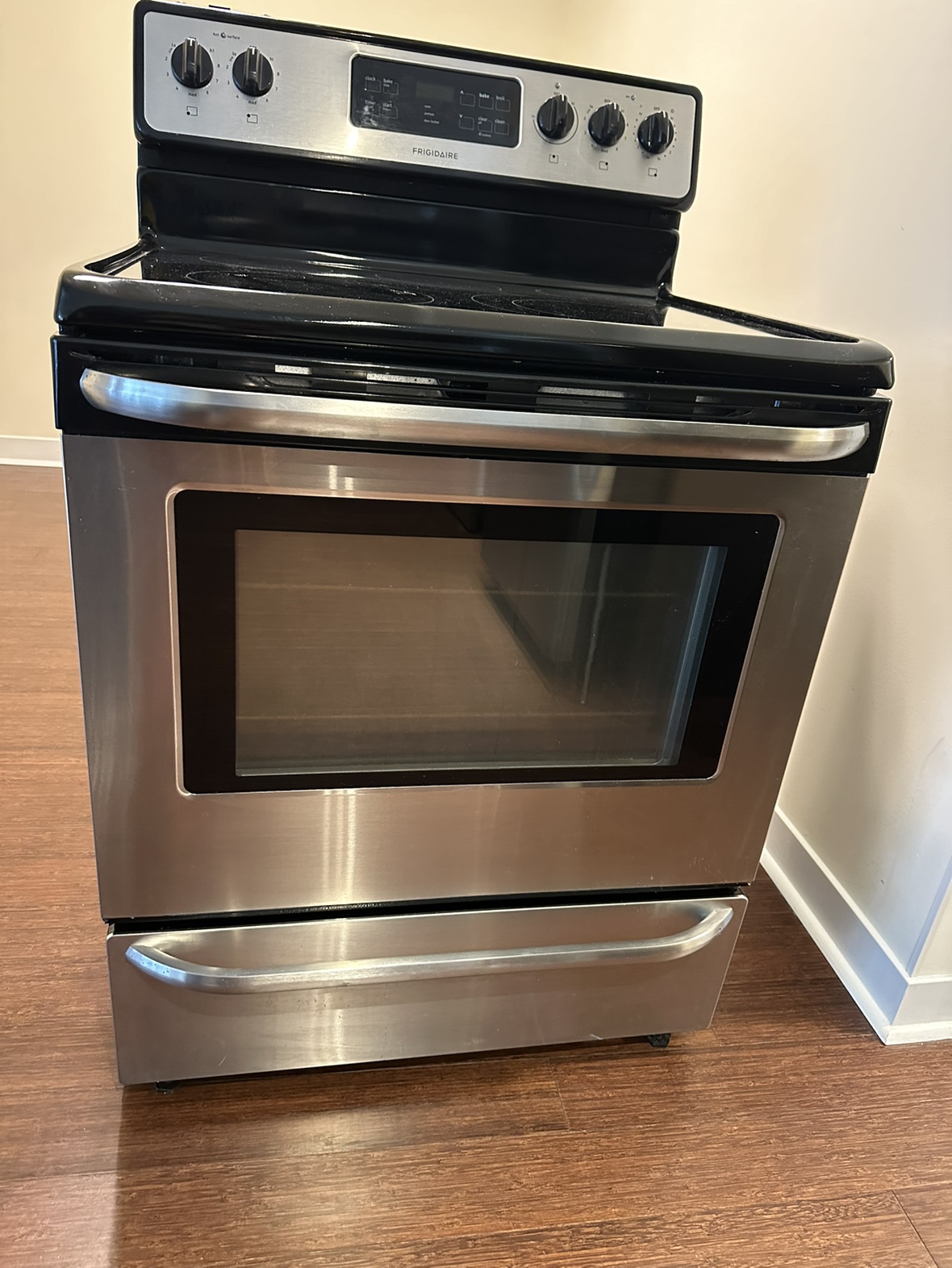 #freecycle - Electric stove, oven, range - Frigidaire