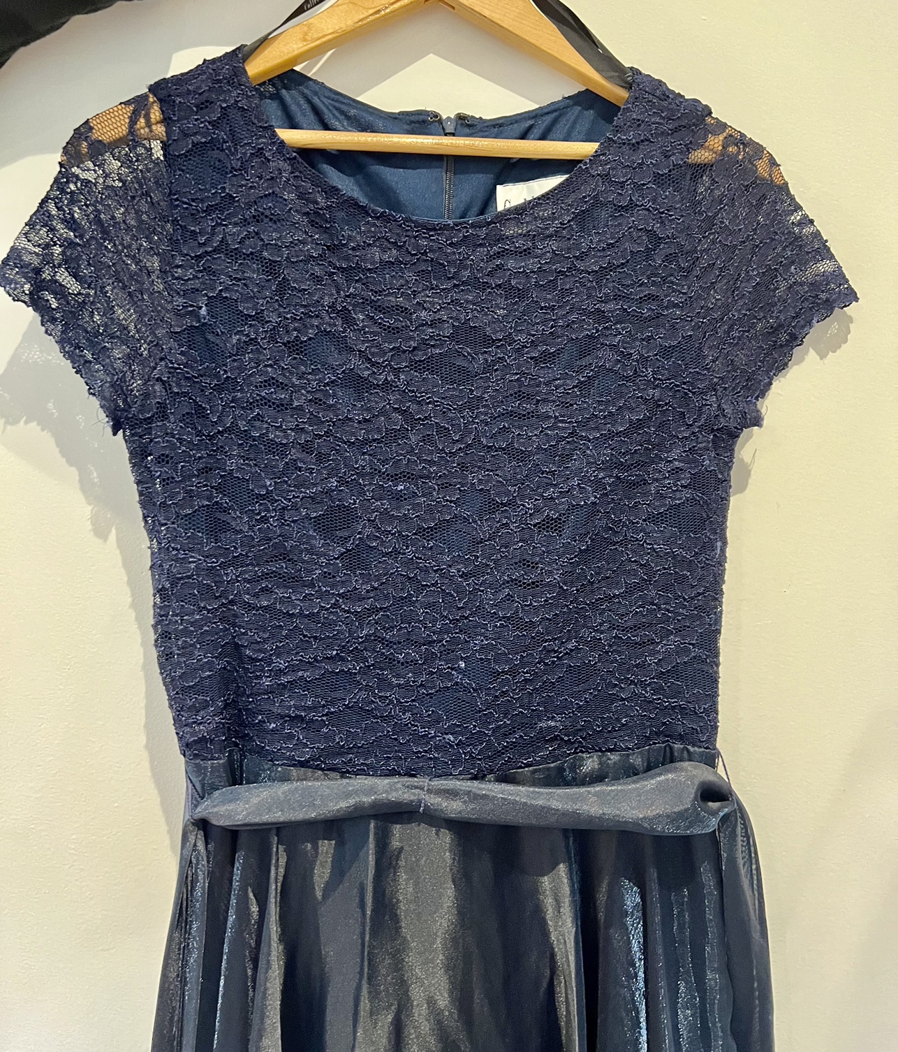 Grad/Prom, Dk Blue Lace/sheer satin & iridescent organza size 12 image indicator(2)