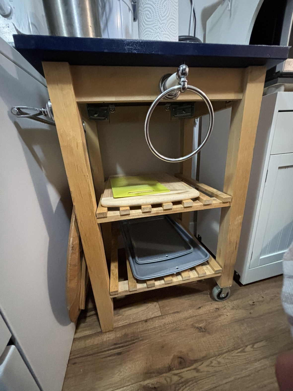 Kitchen Baker’s Rack with 2 wheels