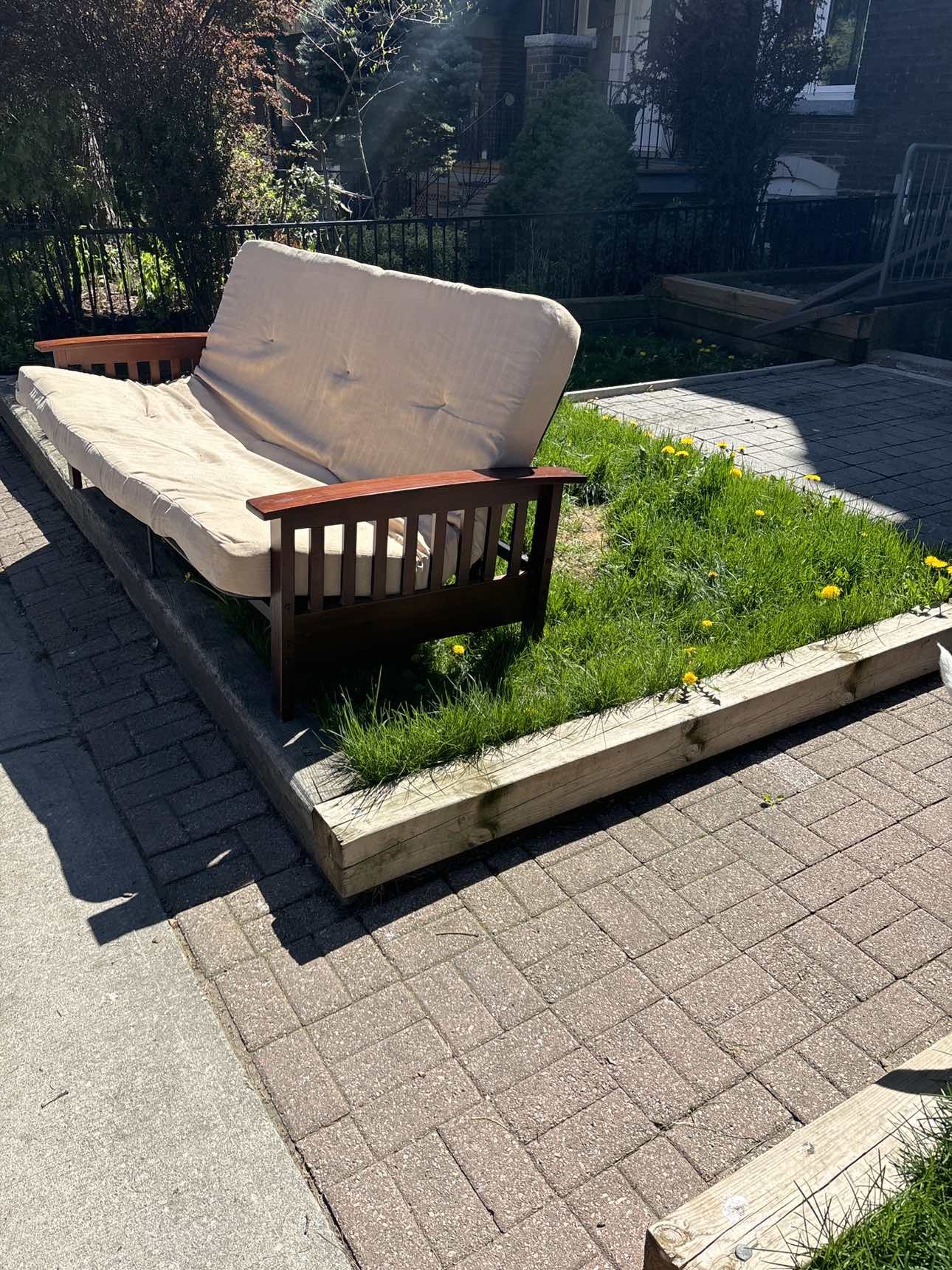 Futon sofa frame and mattress image indicator(2)