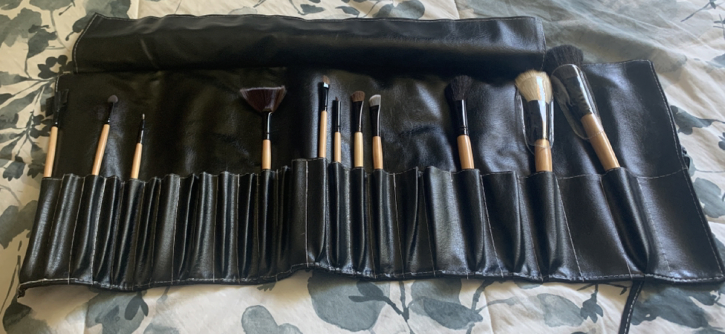 BLACK POUCH MAKEUP BRUSH SET