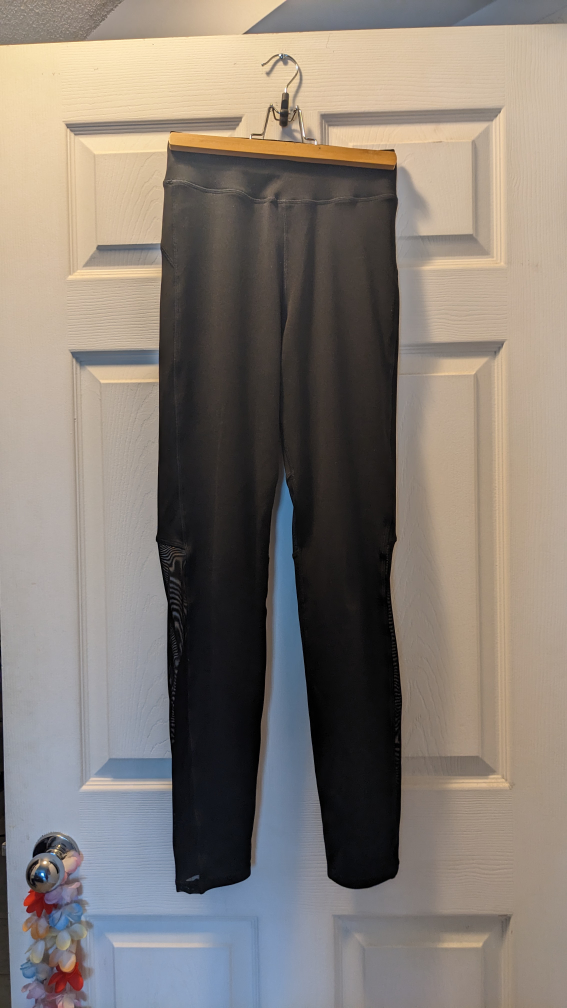 POP Fit black leggings (small) 🥕 image indicator(3)