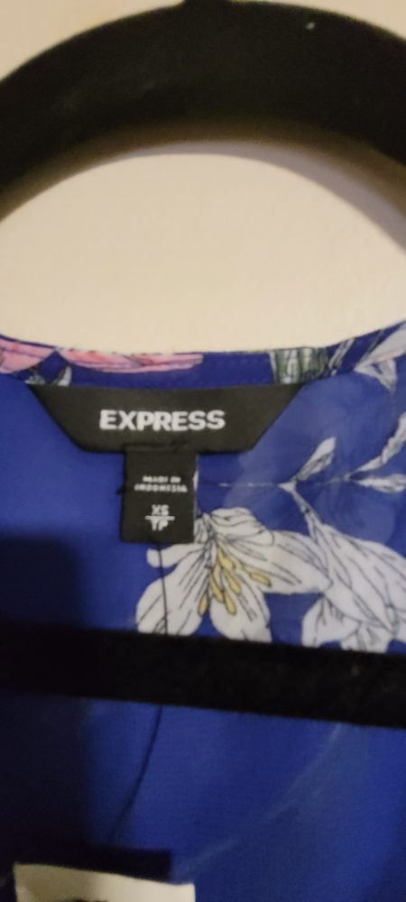 NWT EXPRESS GORGEOUS BLOUSE - photo 4