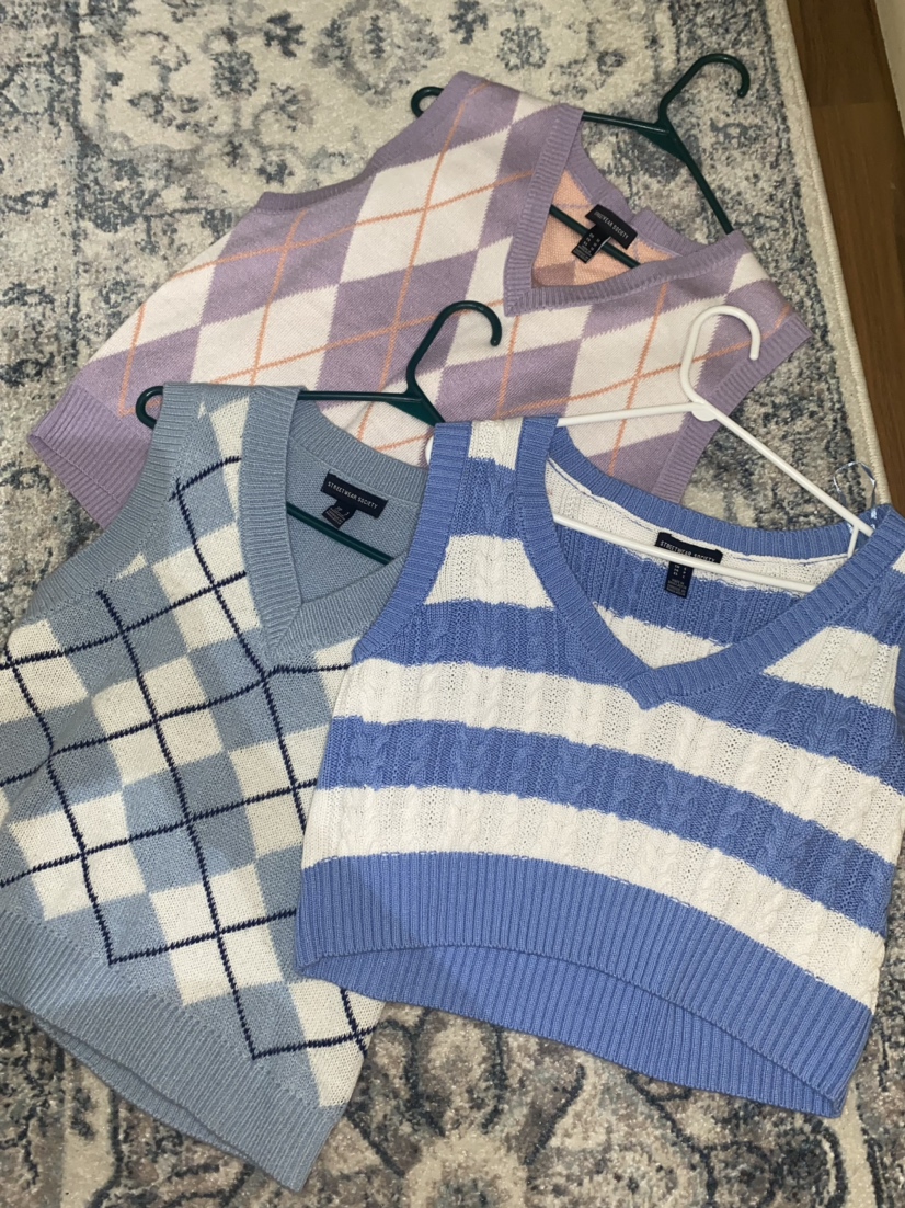 BLUE PLAID SWEATER VEST image indicator(7)