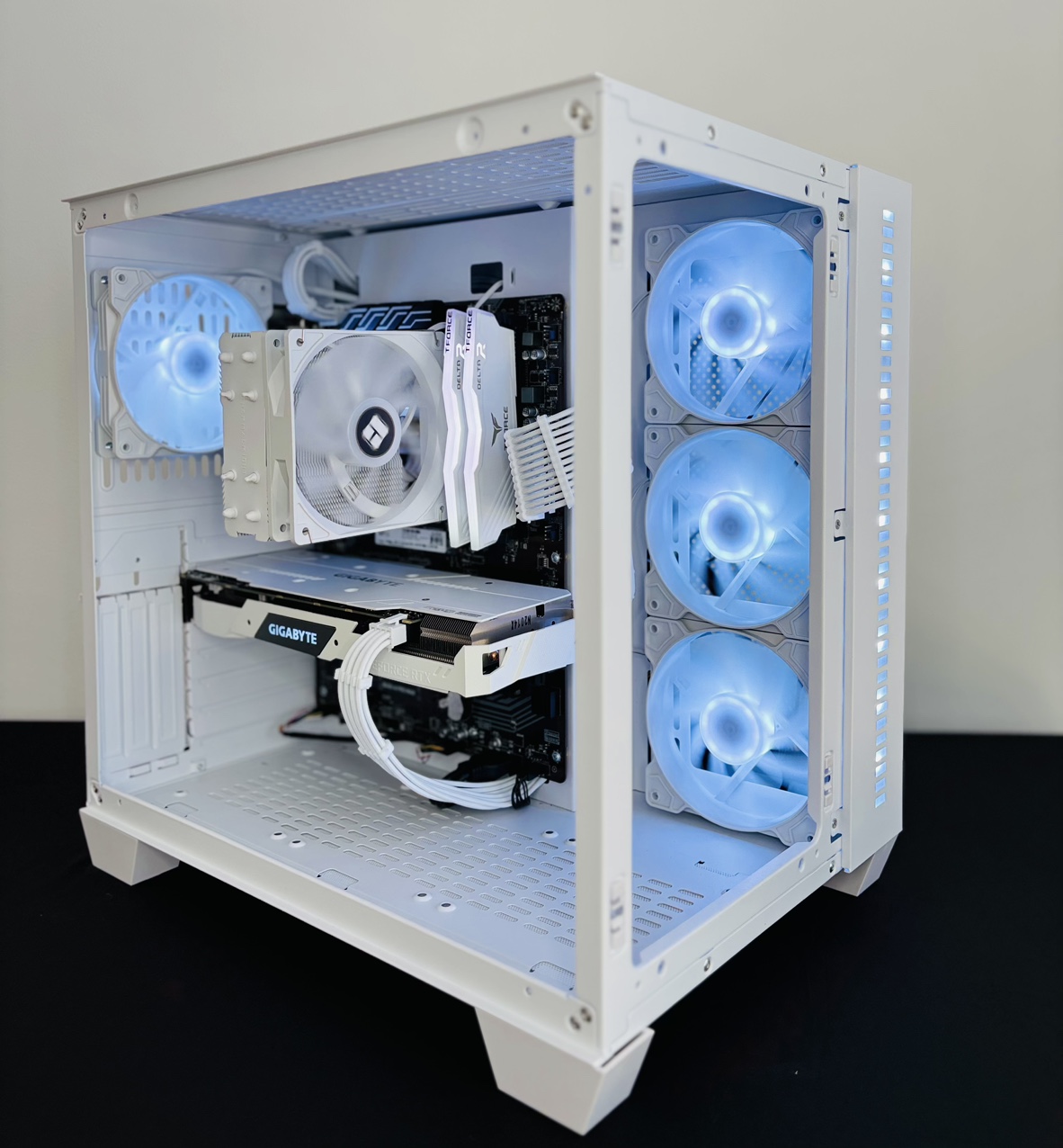 White Gaming PC