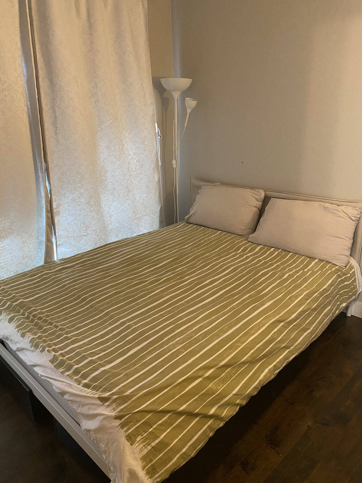 Queen bed & mattress