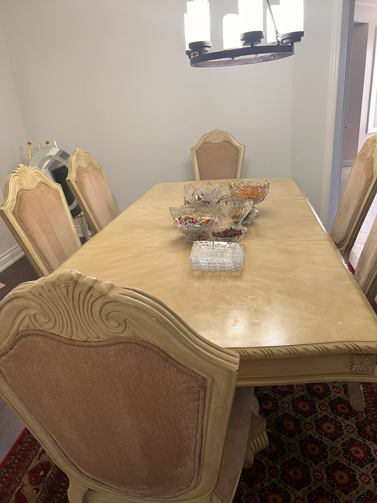 Dinning table with chairs