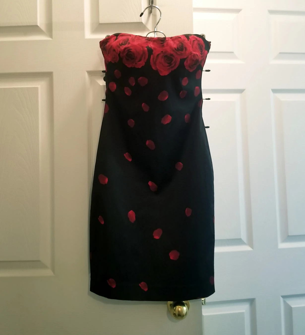 BEBE Red Roses Strapless Bodycon Black Satin Dress Y2K image indicator(2)