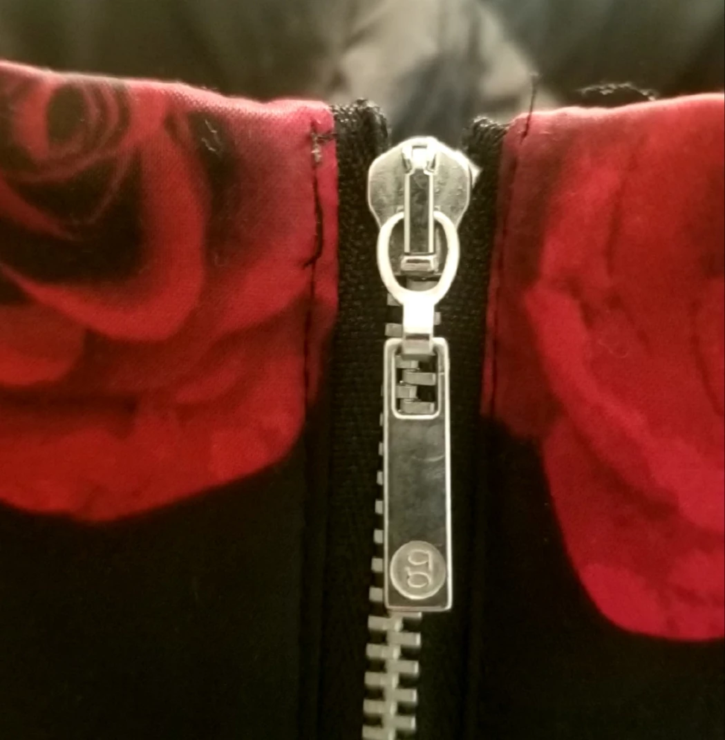 BEBE Red Roses Strapless Bodycon Black Satin Dress Y2K image indicator(6)