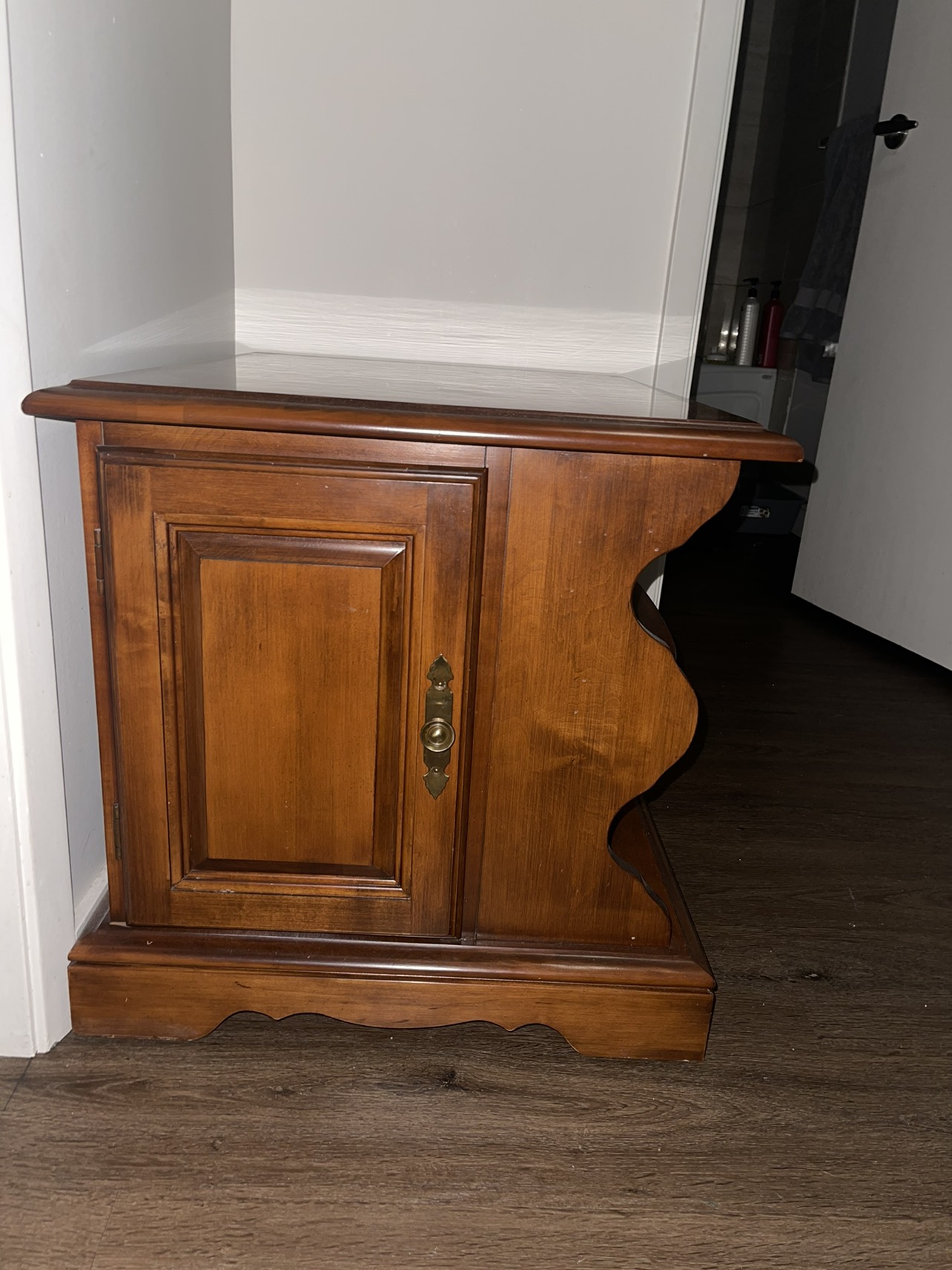 bedside table - photo 3