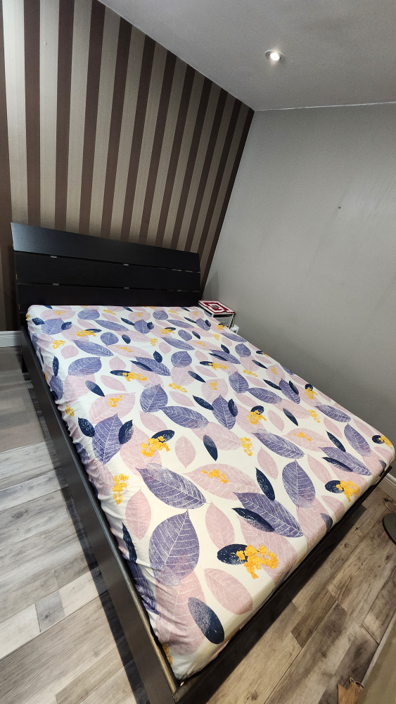 Bed and mattress - photo 3