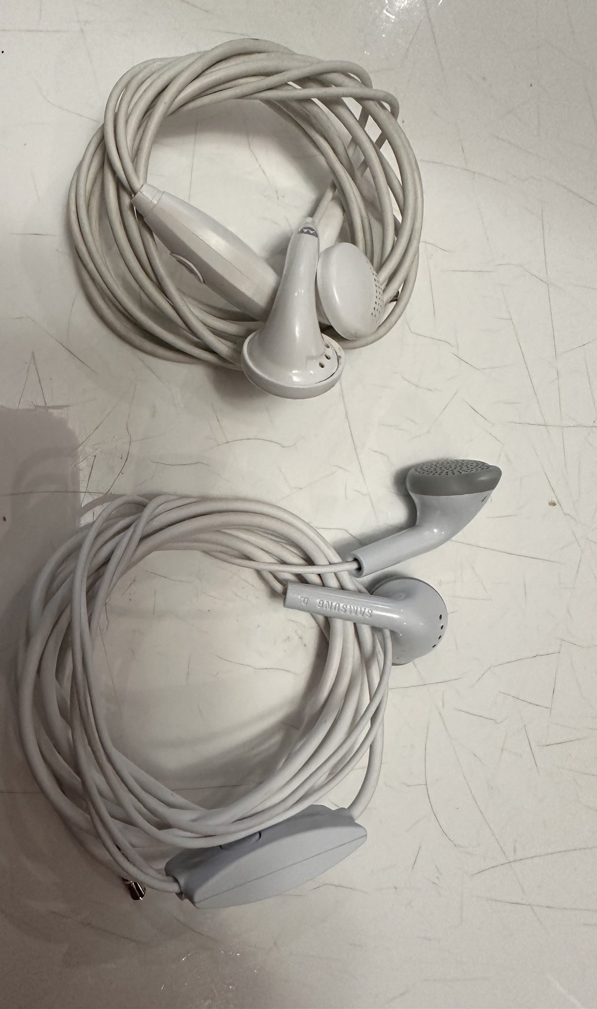 2 headphones #freecycle 🥕 thumbnail