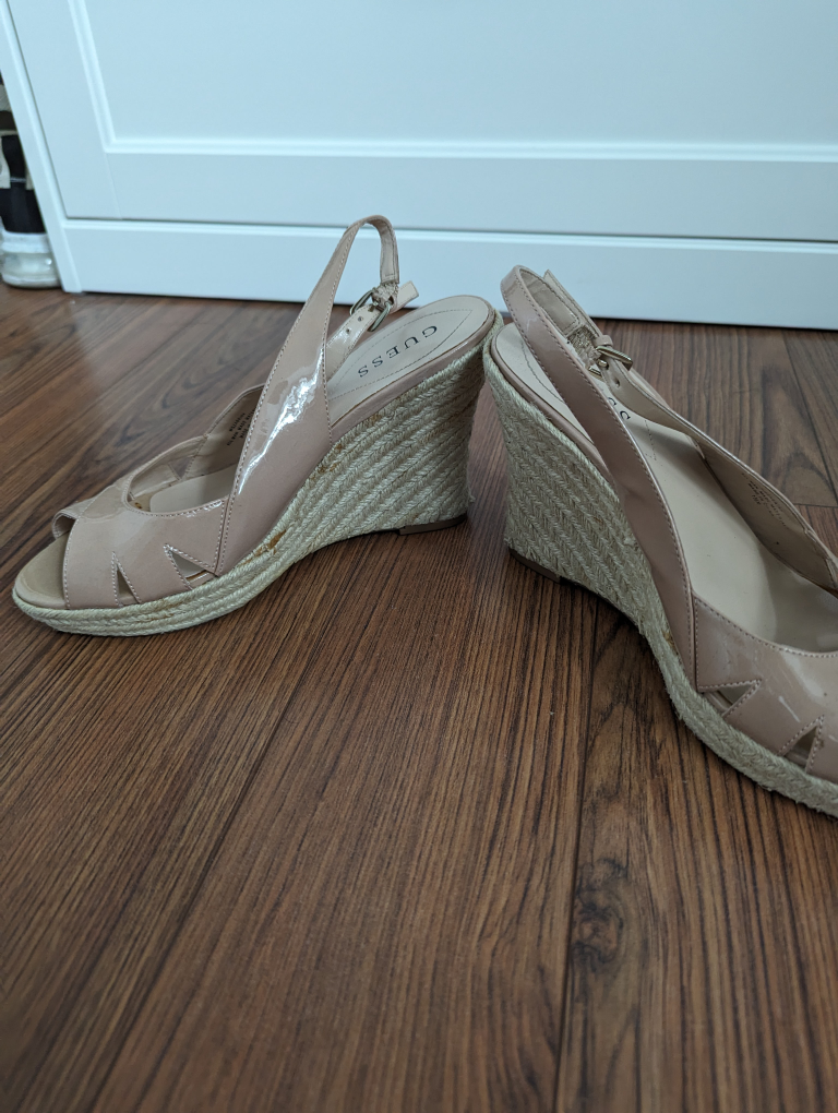 Sz 9? Women's Wedge Sandals GUESS image indicator(4)