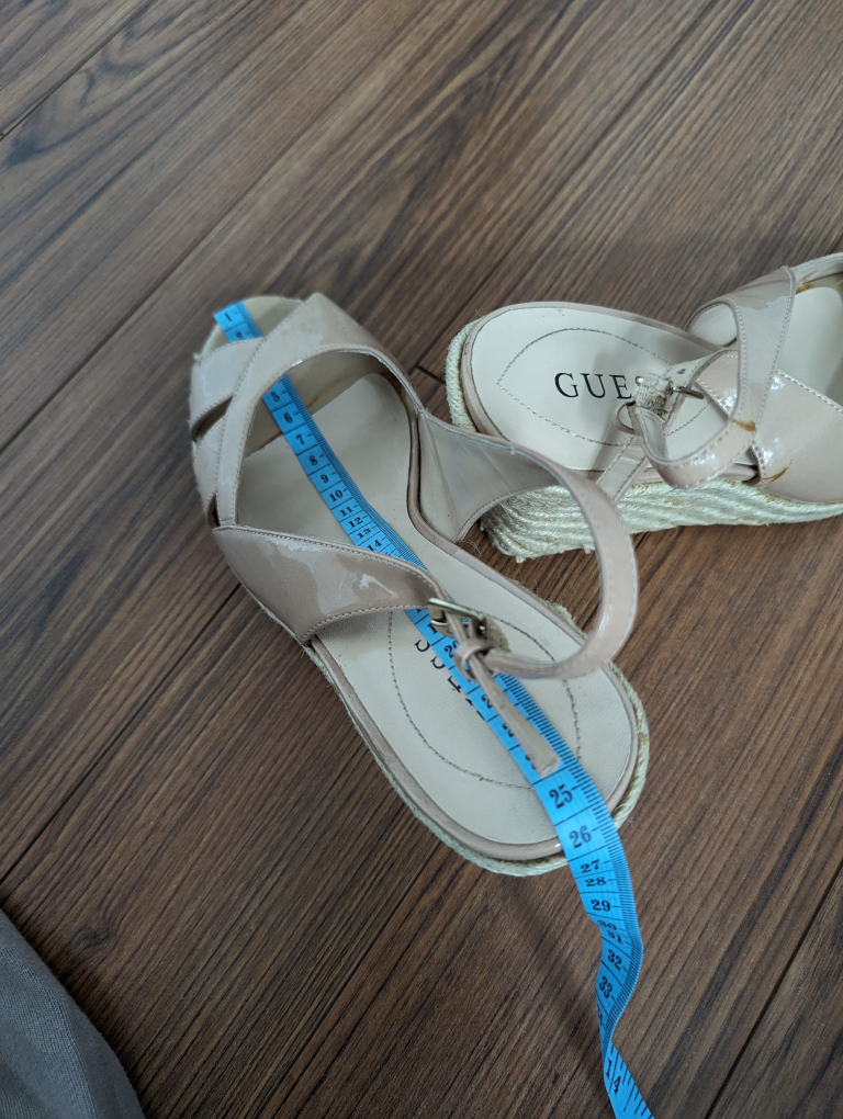 Sz 9? Women's Wedge Sandals GUESS image indicator(7)