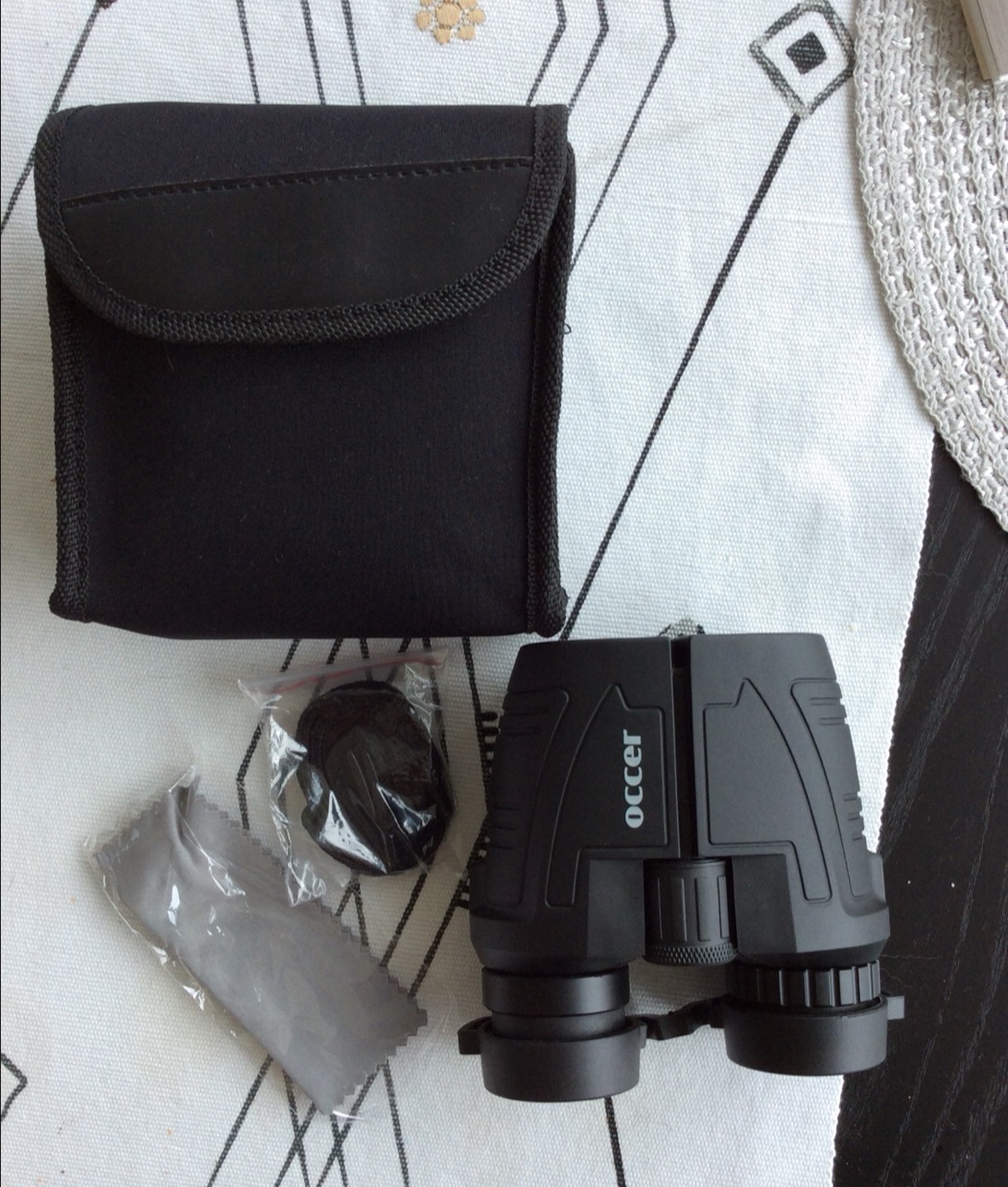 BRAND NEW IN BOX - Binoculars (12x zoom) thumbnail