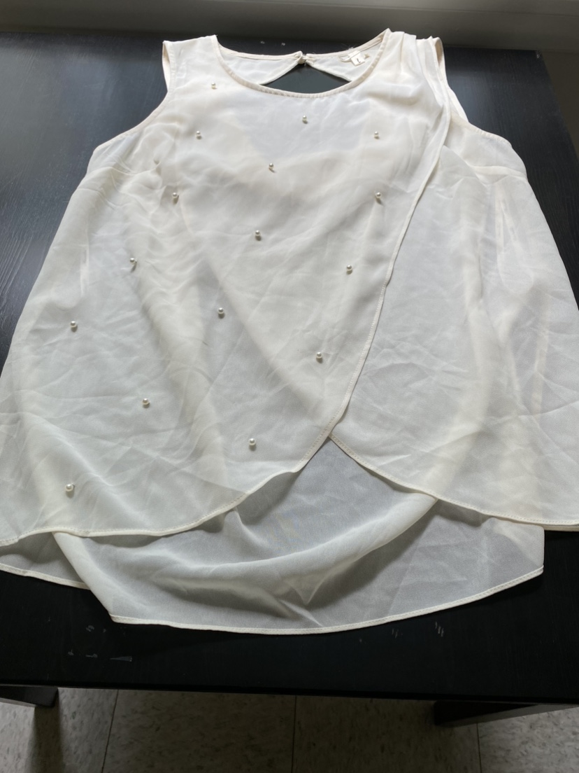 Sleeveless blouse with pearls - photo 2