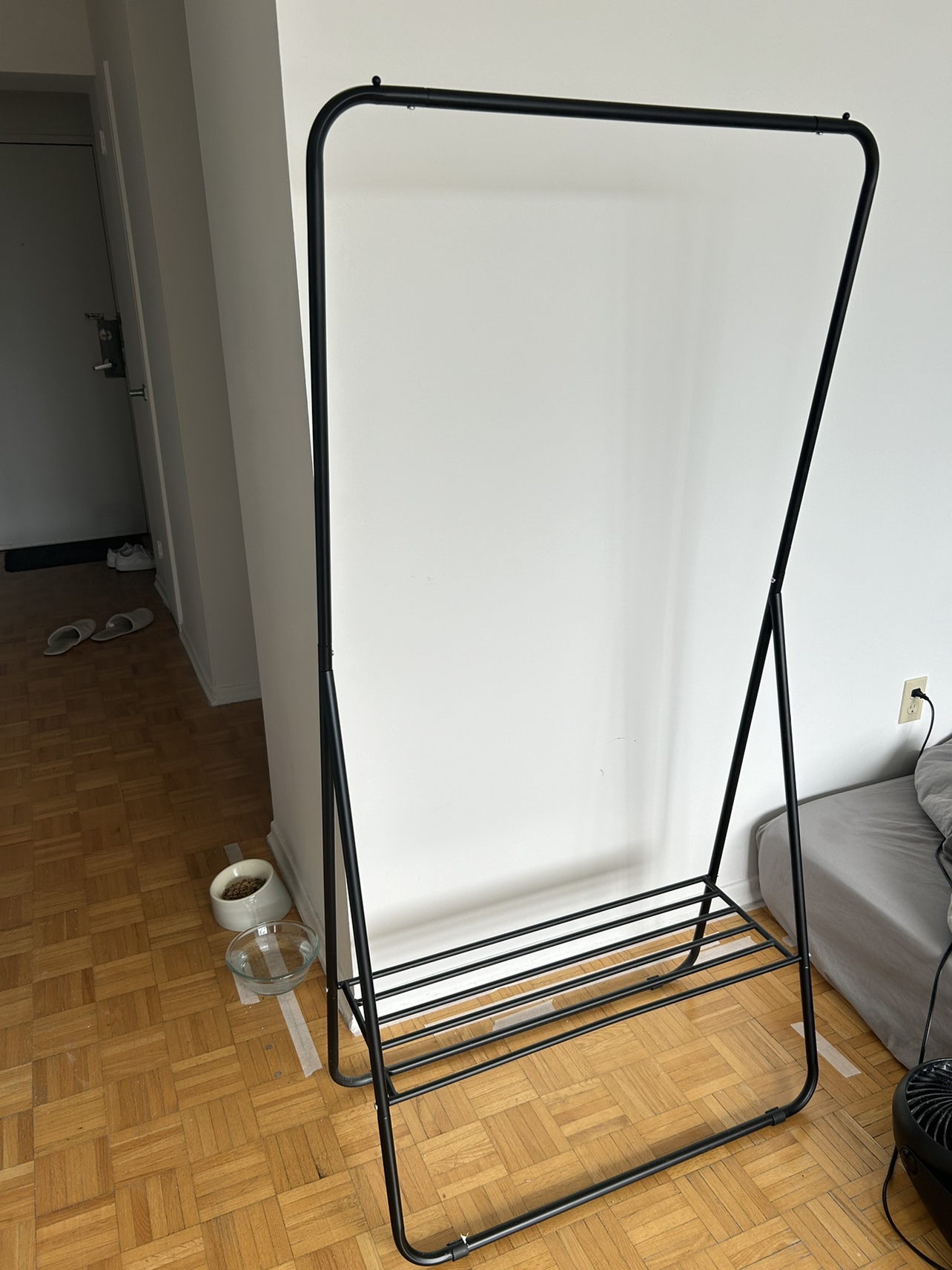 Clothes rack/ hanger (until 5/29)