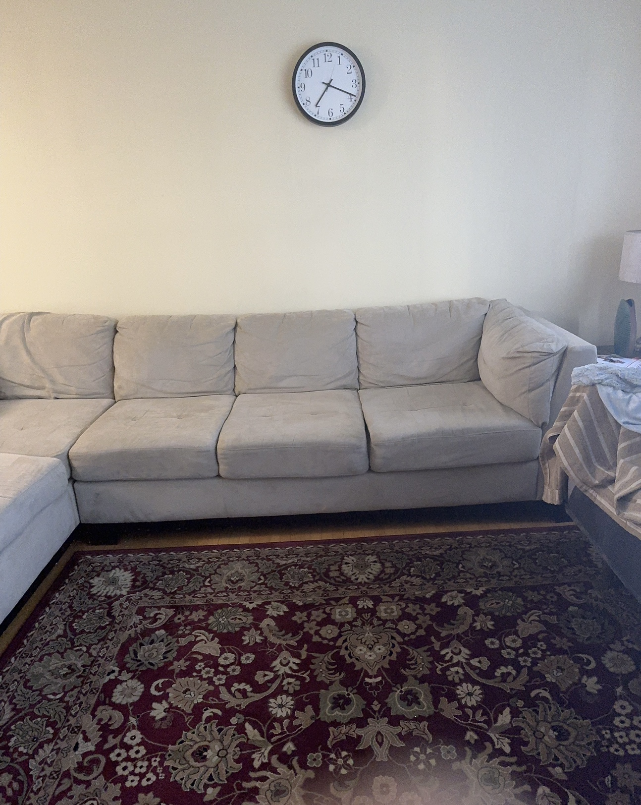 L shape sofa for sale 4 years old - photo 4