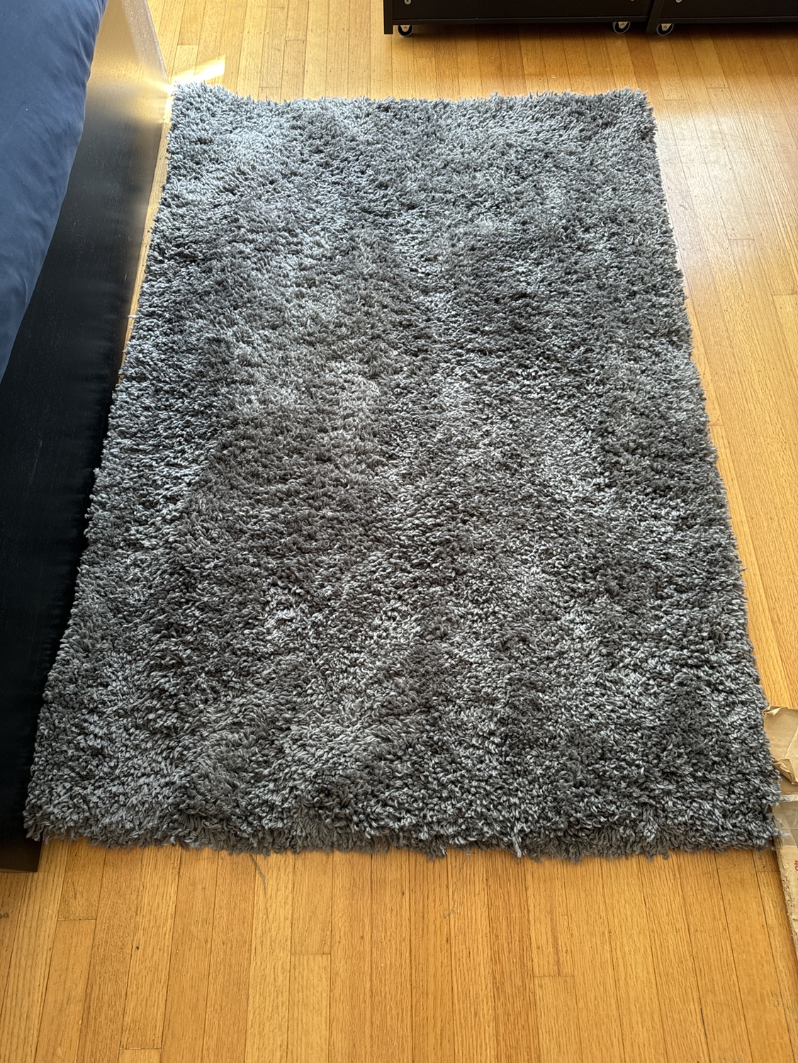Grey shag rug thumbnail