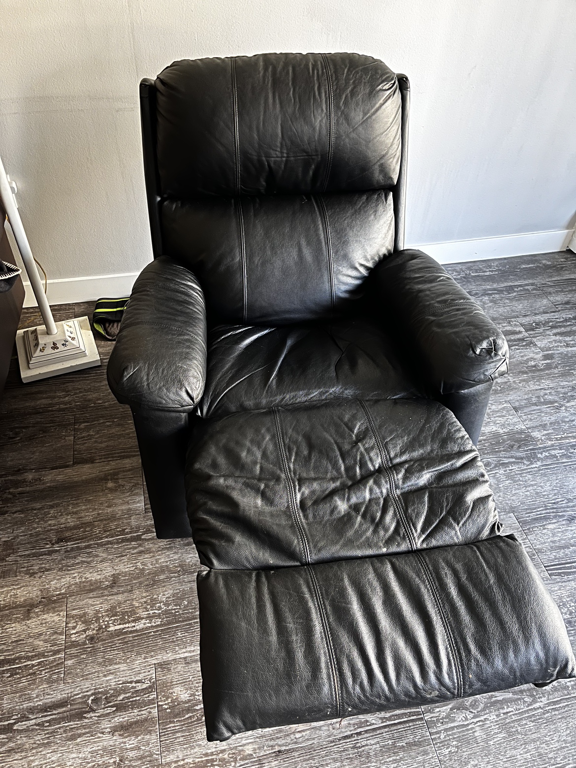 Recliner Chair - photo 3
