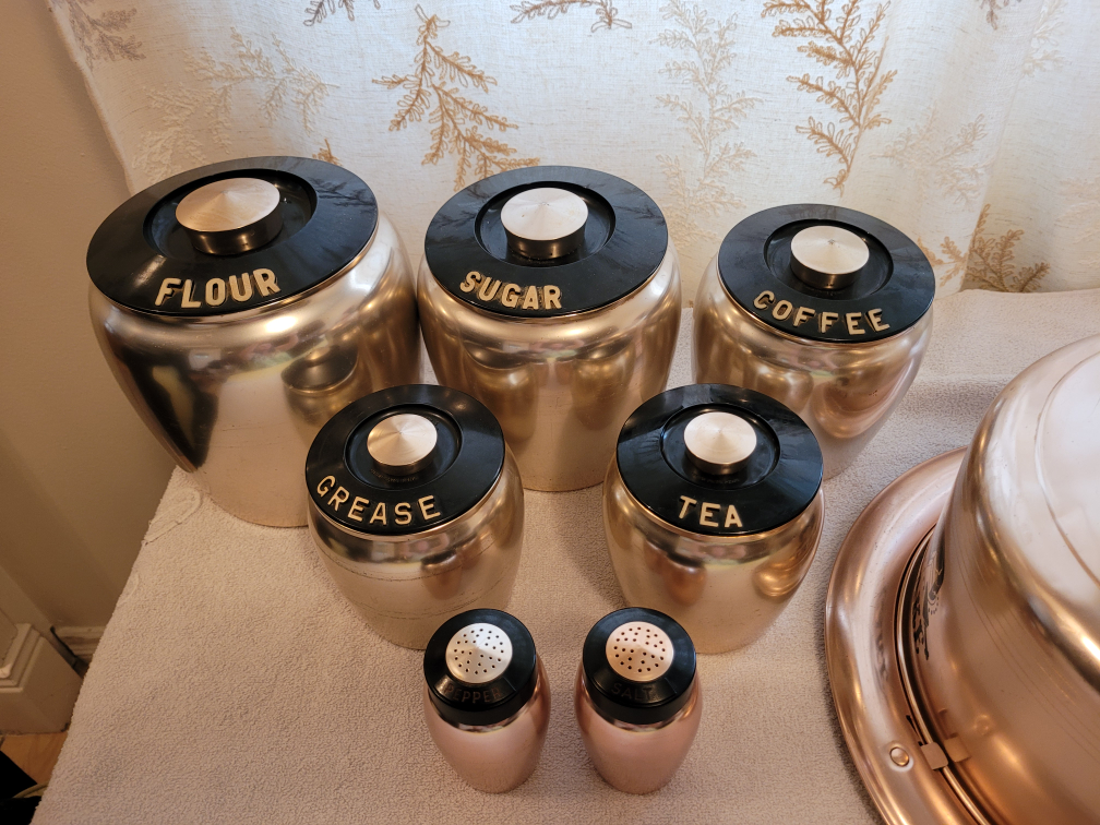 Westbend canister set and cake keeper - photo 2