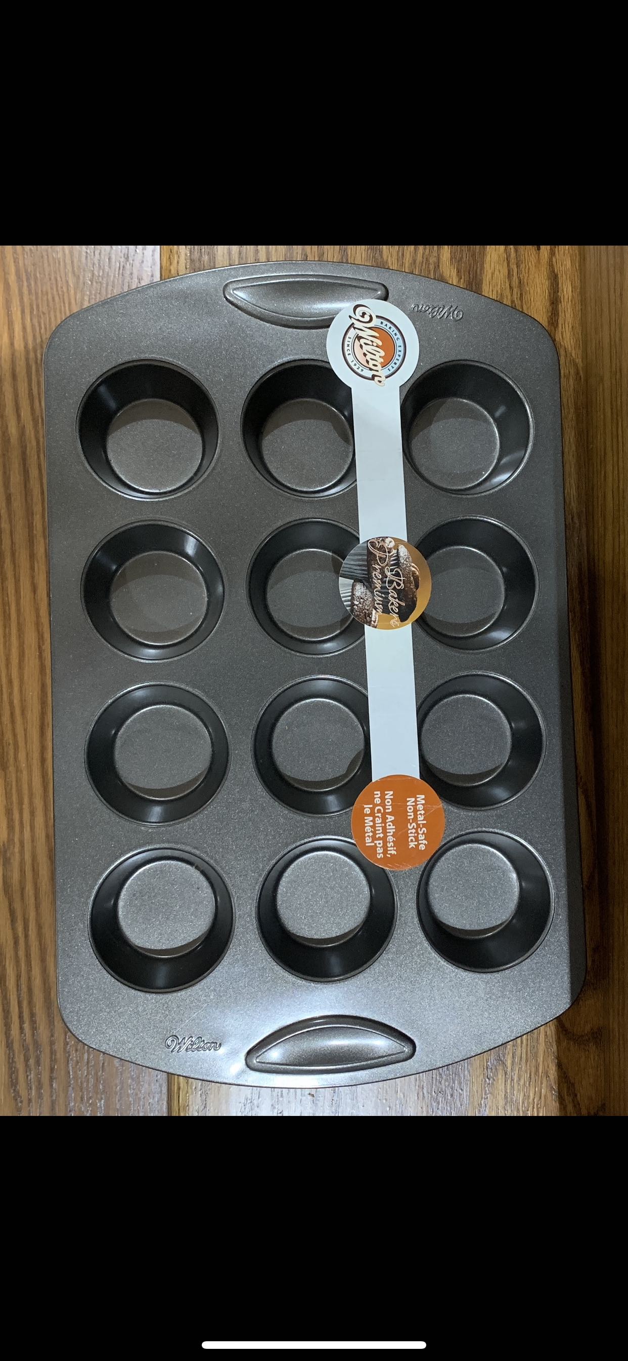 Wilton Muffin Tin, 12 Non Stick 🧡