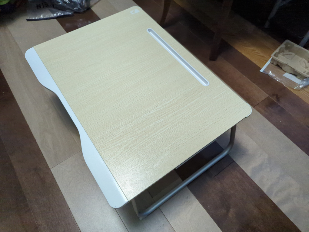 Desk - photo 2