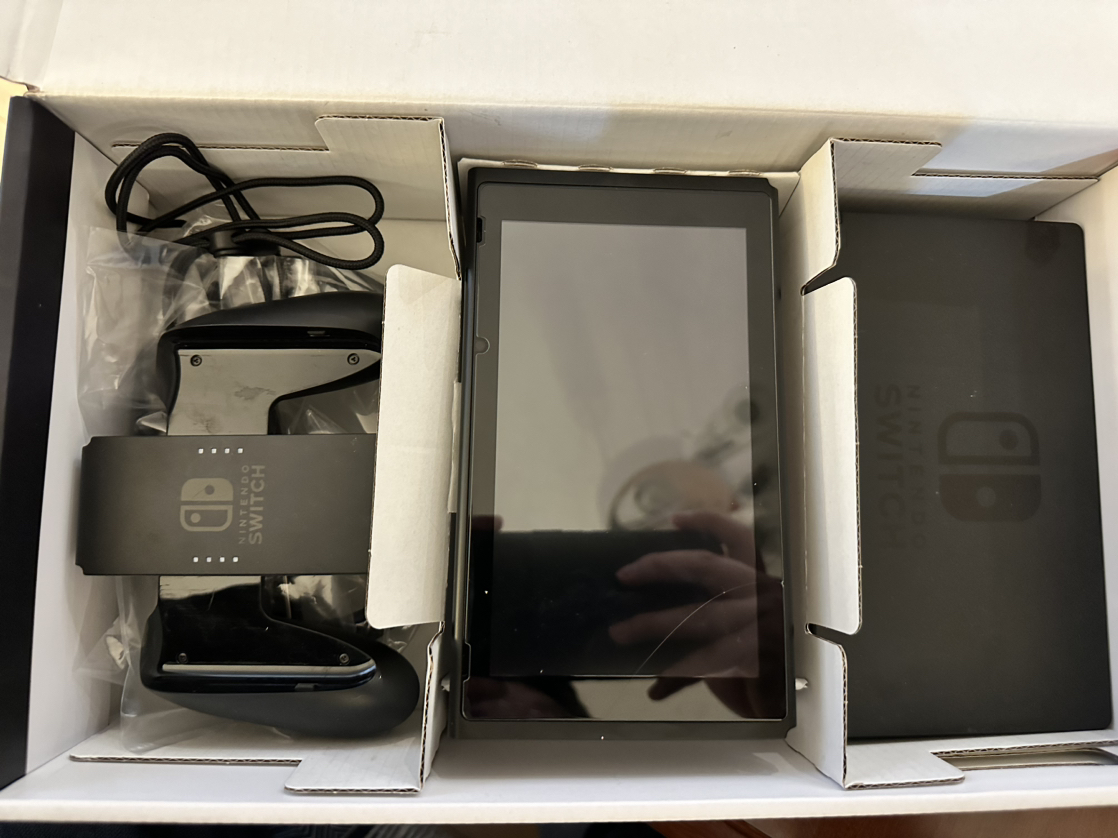 Nintendo Switch (like new condition) - photo 5