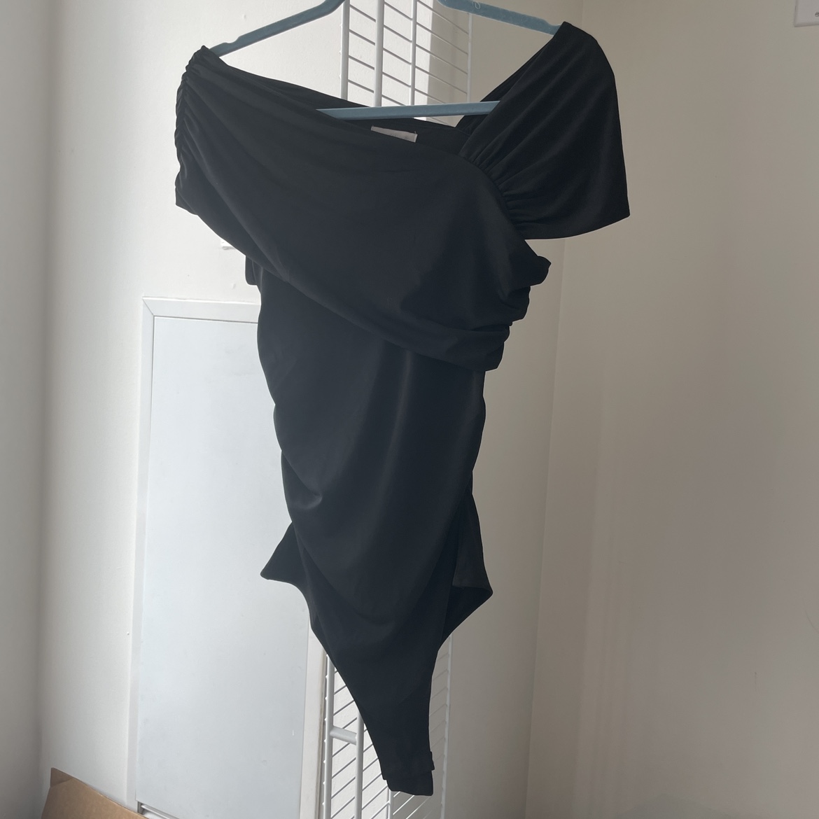 H&M Asymmetrical off-the-shoulder bodysuit (Small) image indicator(4)
