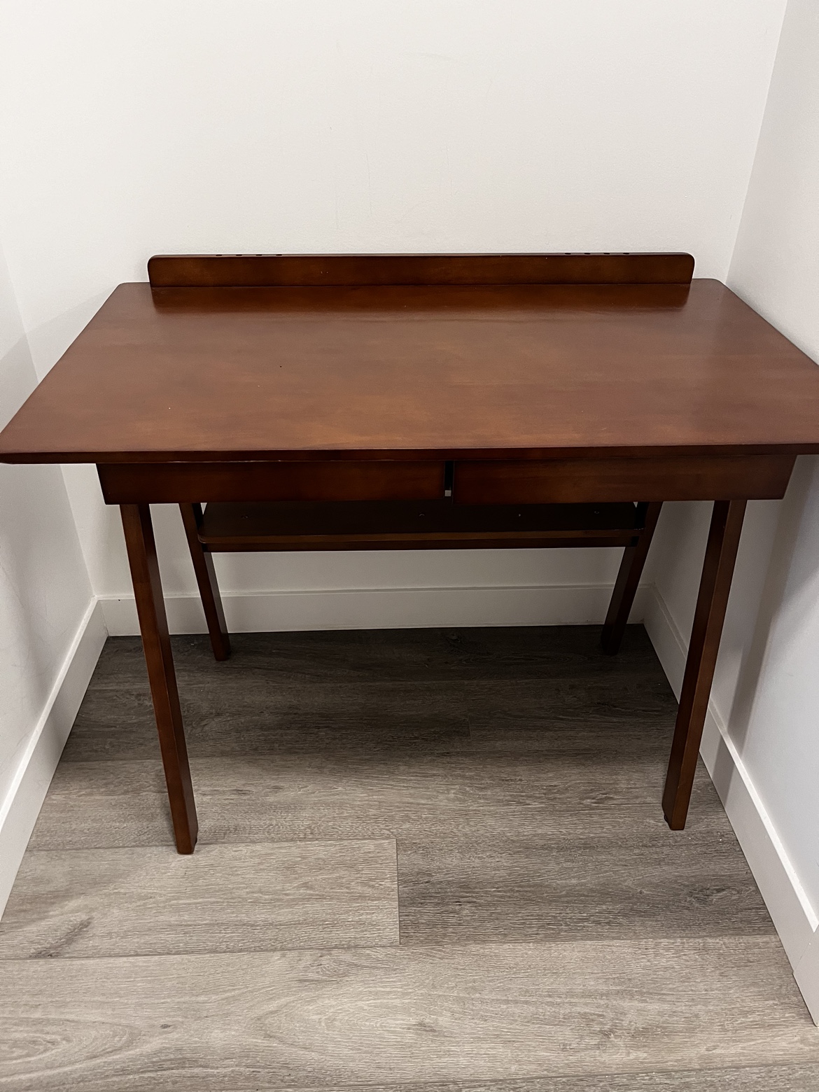 Desk - photo 2