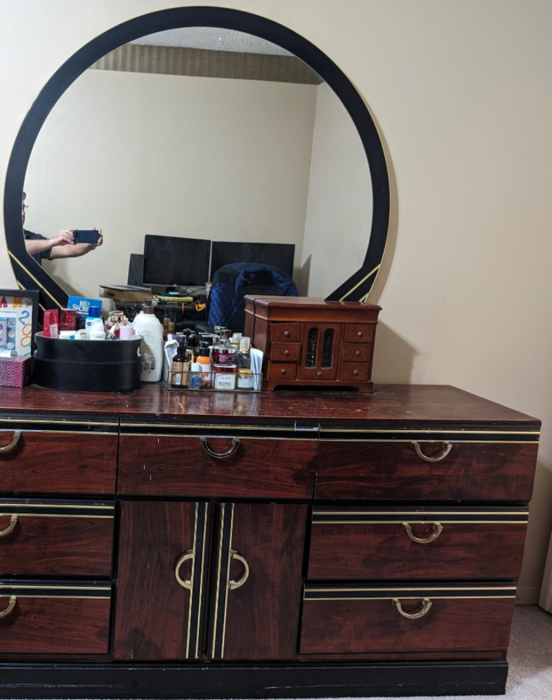 Free Queen size bedroom set - photo 5