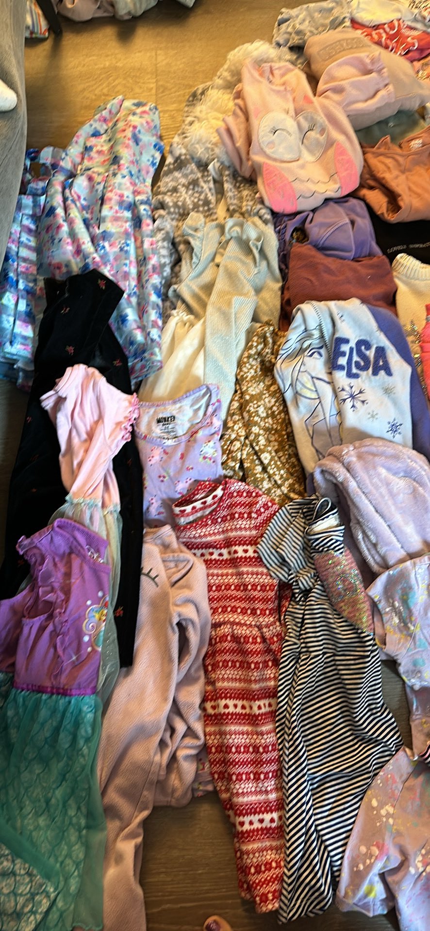 Size 5-6 girls clothing’s thumbnail