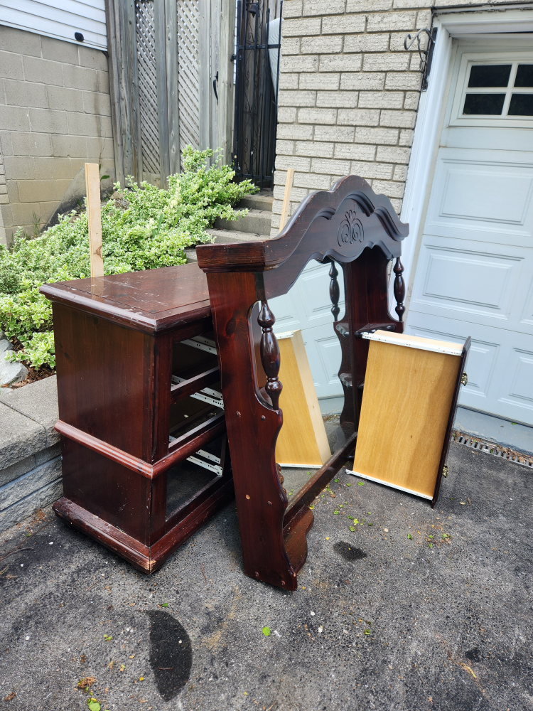 9 drawer dresser and mirror