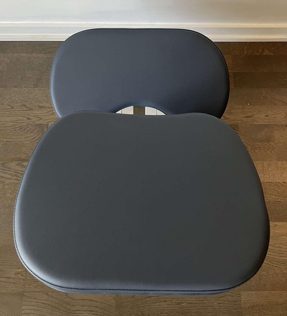 Ergonomic Kneeling Chair - White/Navy image indicator(4)