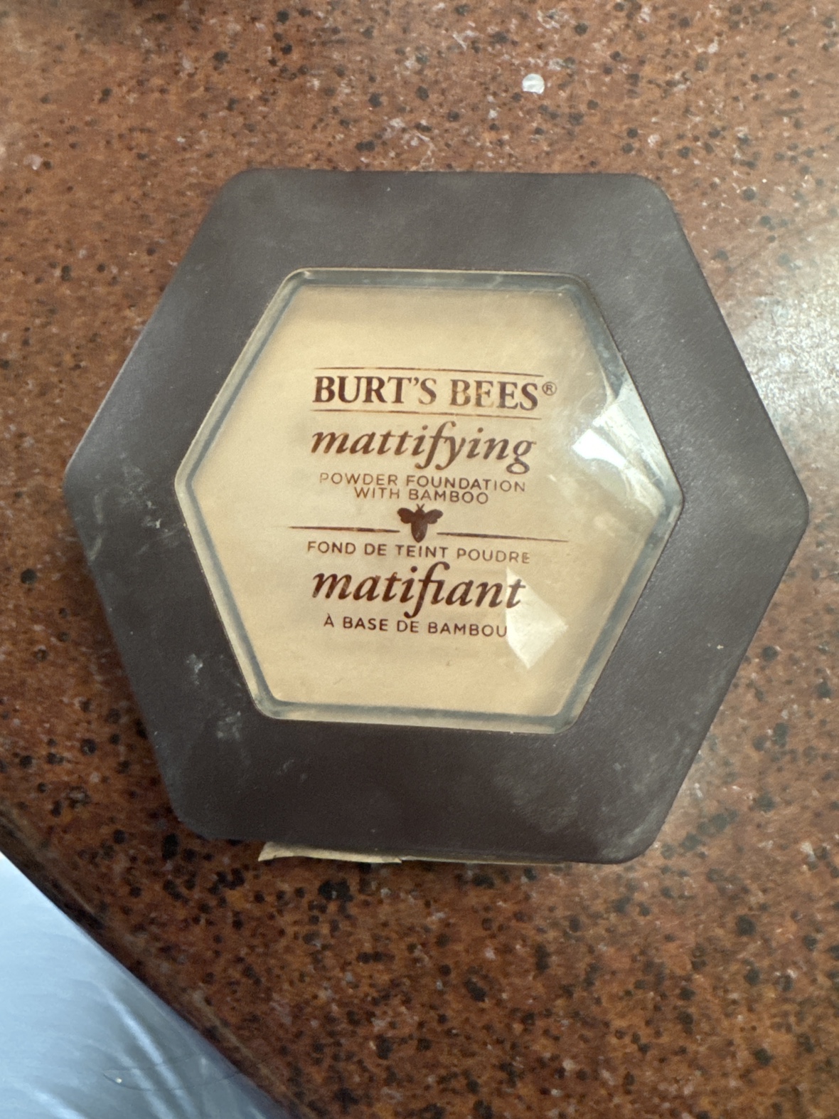#freecycle 🥕 Burt bees powder foundation bare 1105 thumbnail