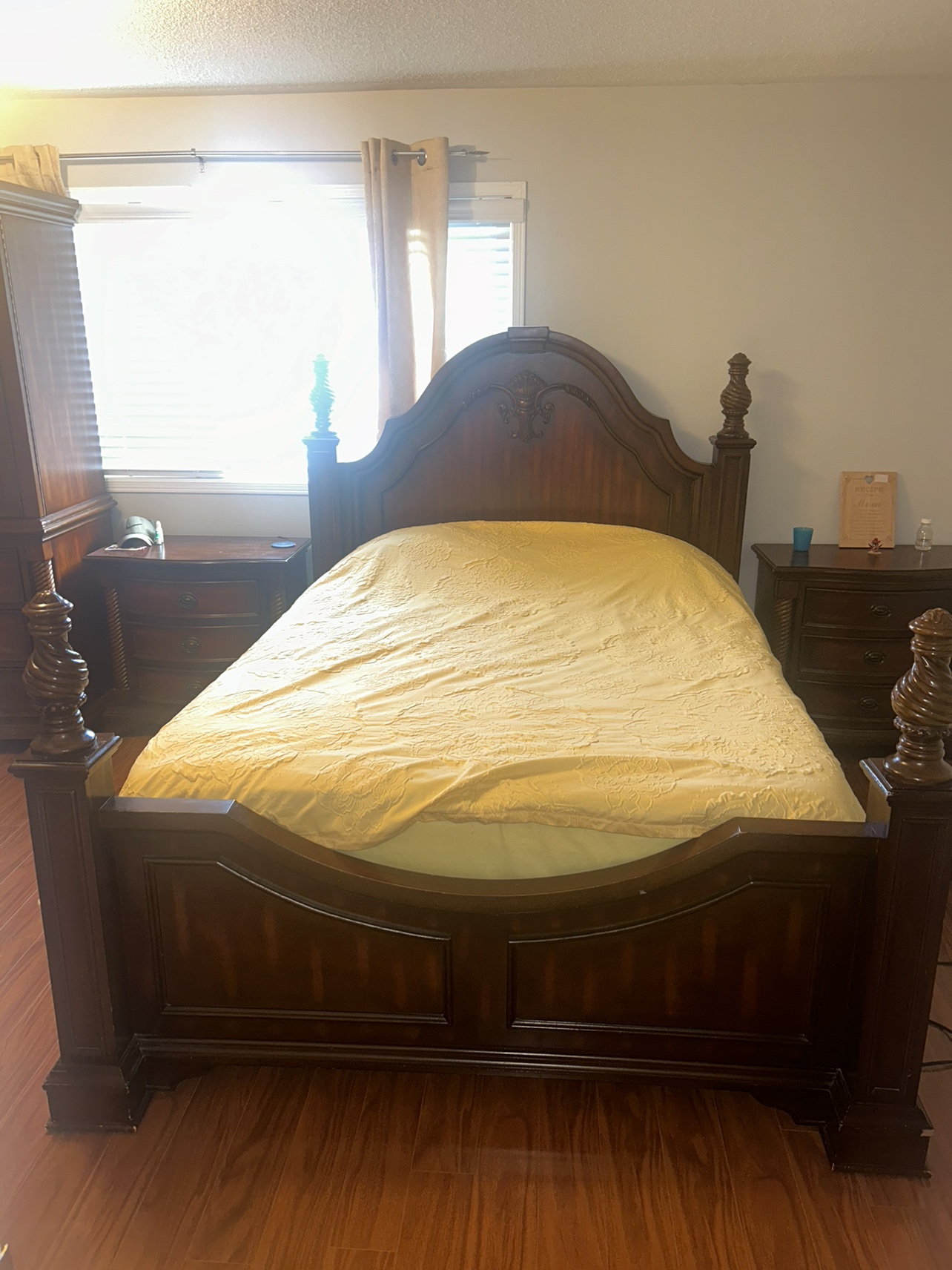 Queen wooden bed set