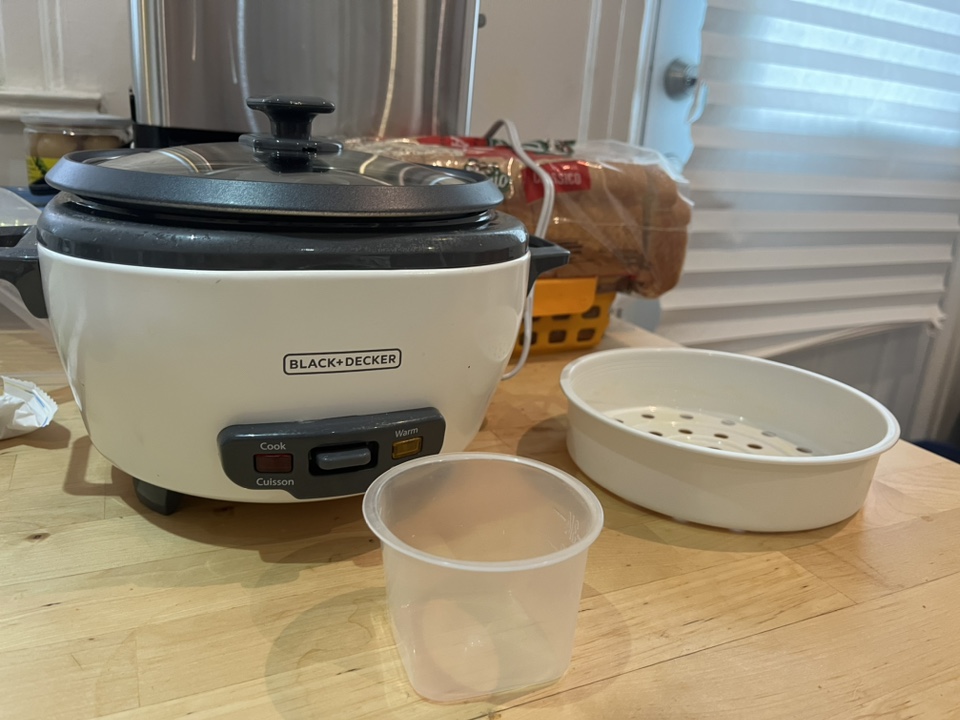 Small Black + Decker Rice Cooker w/ steamer basket - MOVING SALE - photo 3