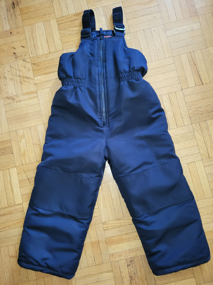 size 4 kids snow pants #freecycle 🥕 thumbnail