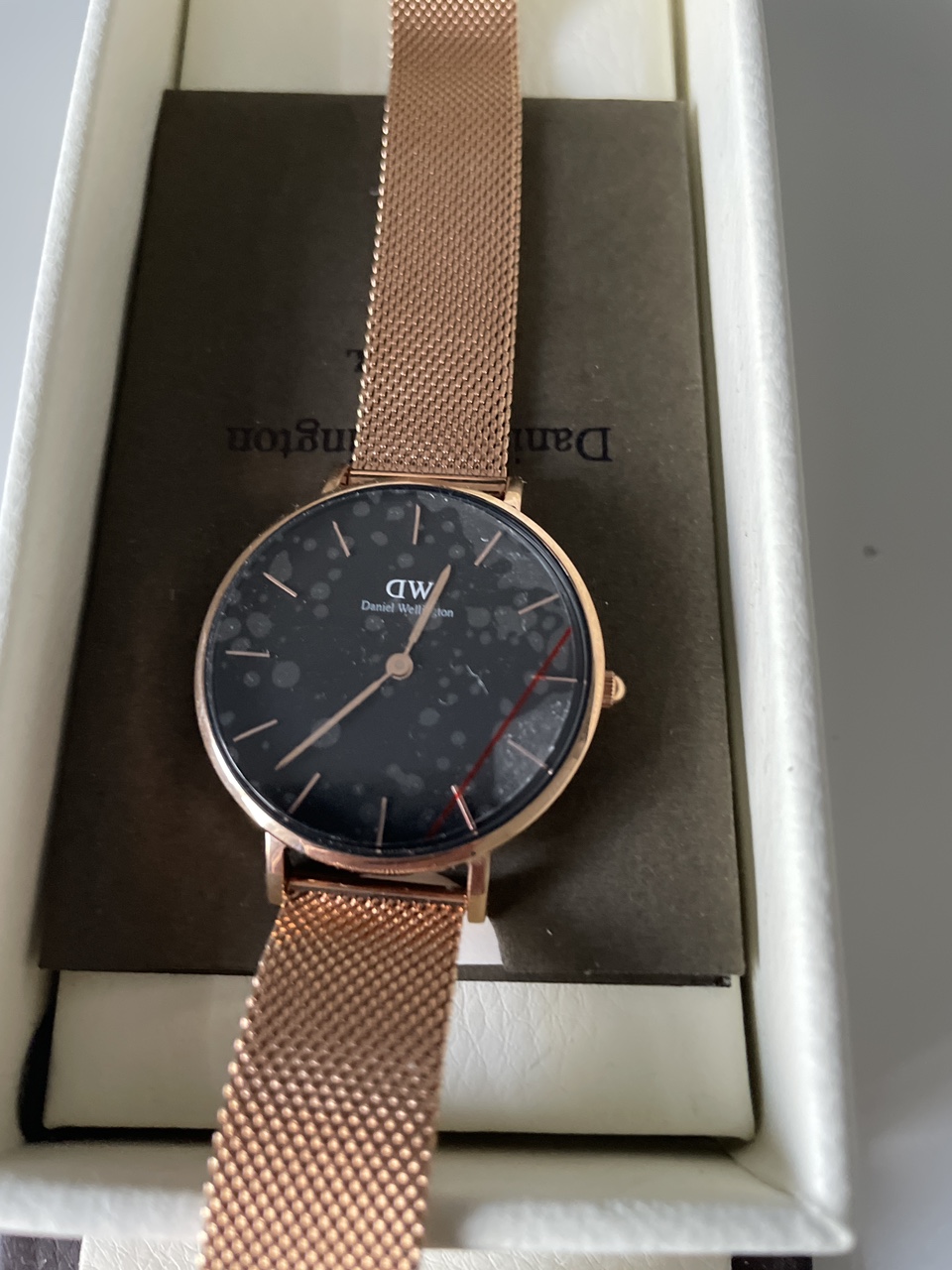 Daniel Wellington brand new watch for women image indicator(2)