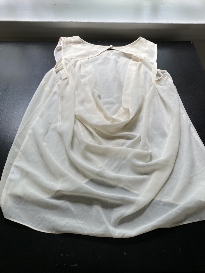 Sleeveless blouse with pearls - photo 3