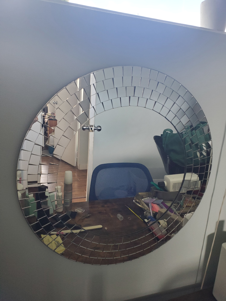 Round mirror