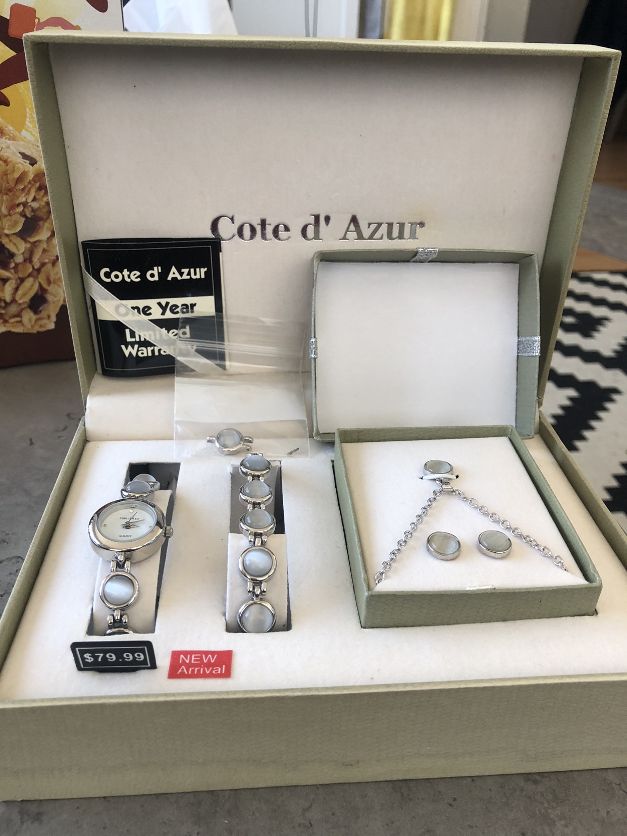 Set of watch and accessories thumbnail