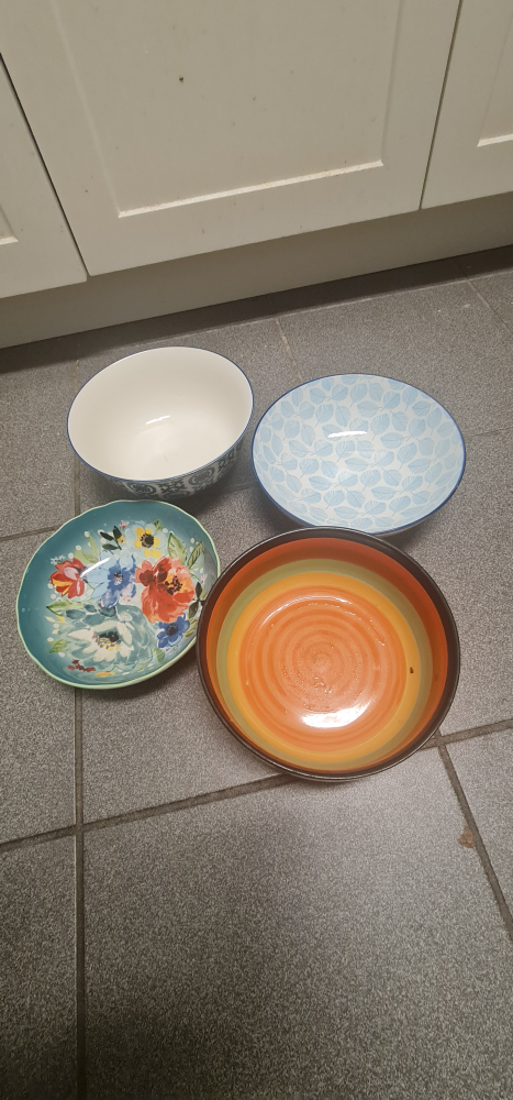 serving bowls and dinner set