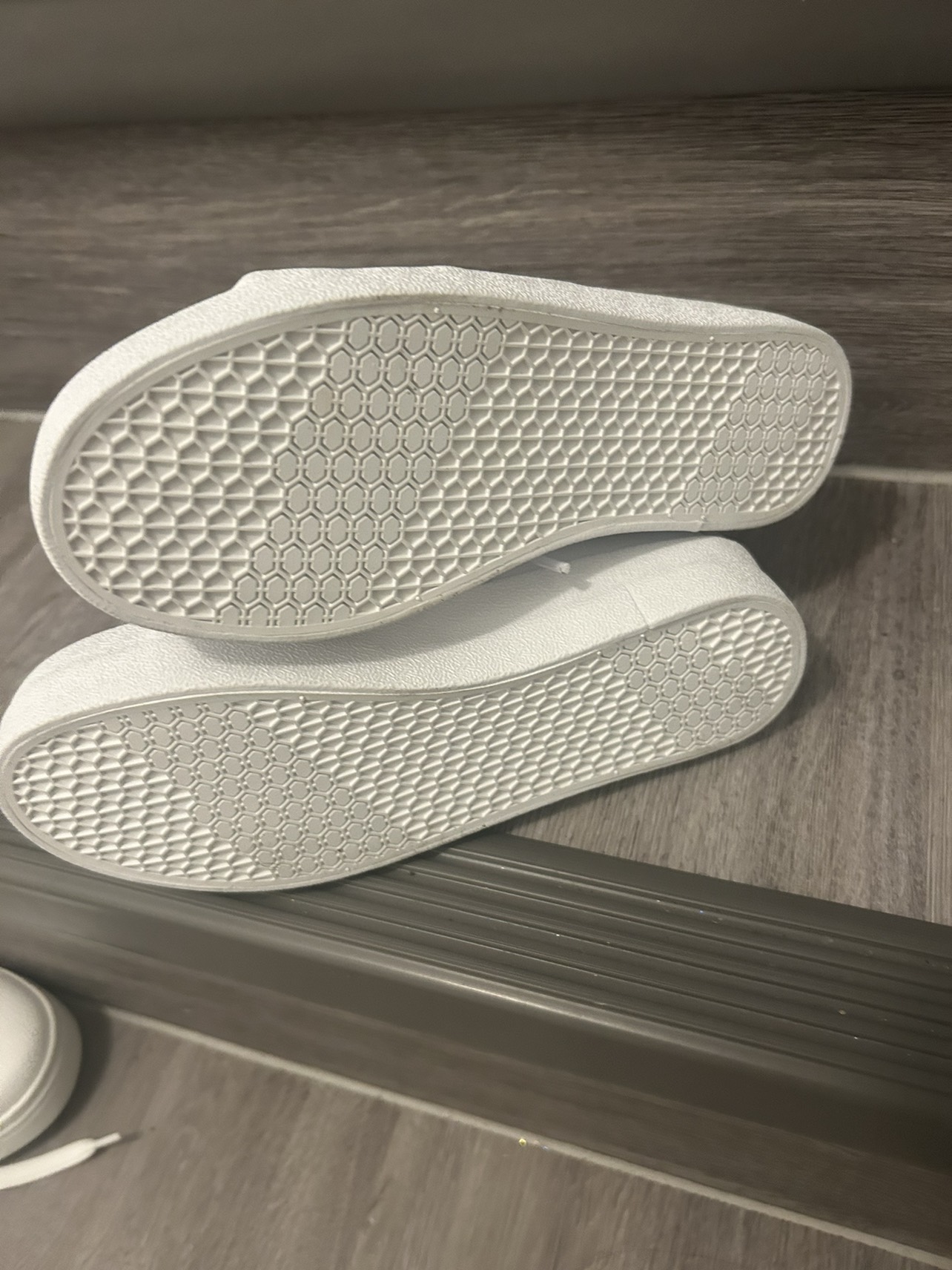 BRAND NEW NEVER WORN CHILDREN SHOES size 1 image indicator(3)